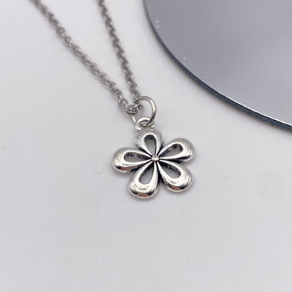 Groovy Flower Necklace