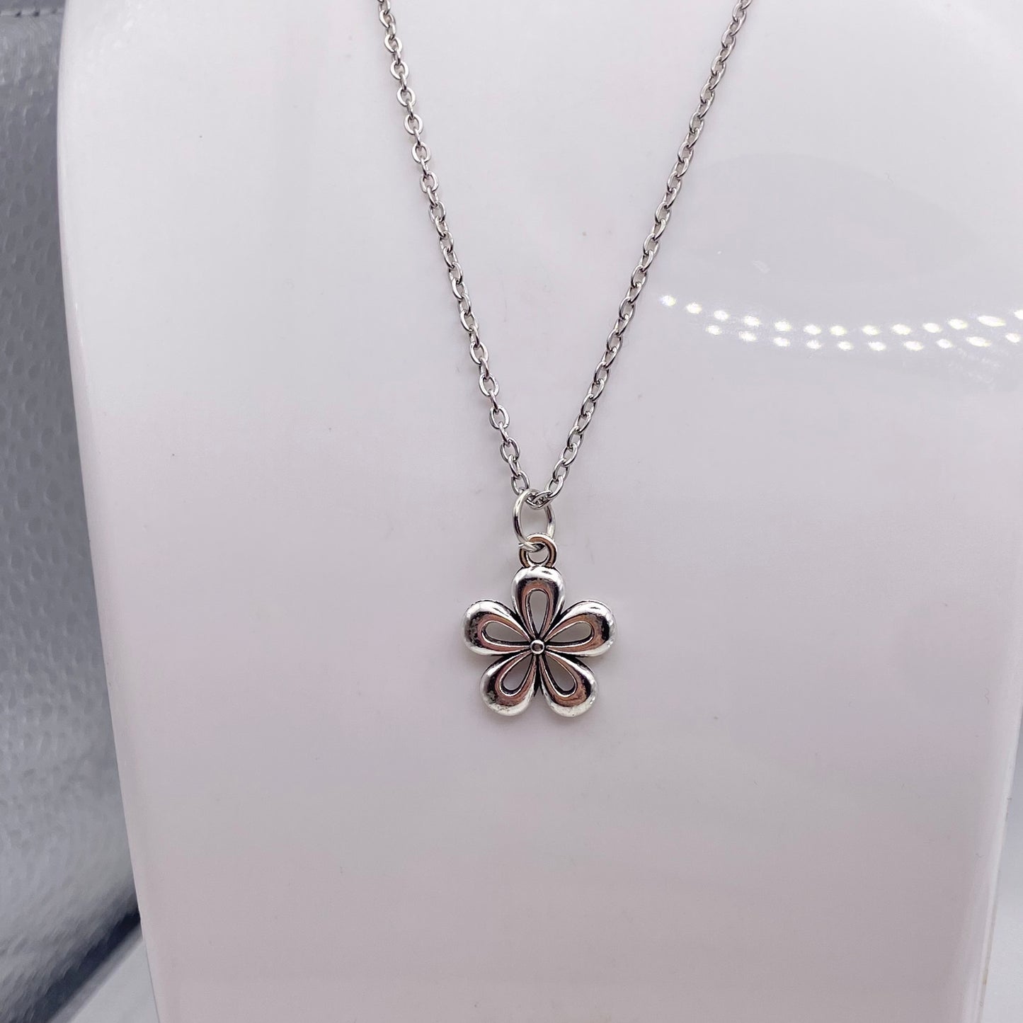 Groovy Flower Necklace