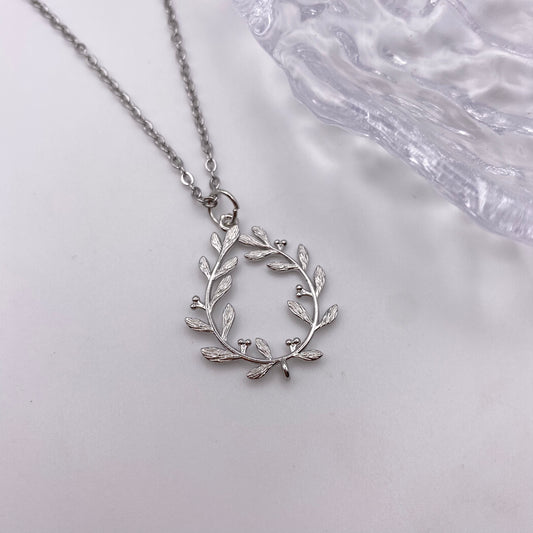 Silver Ivy Necklace