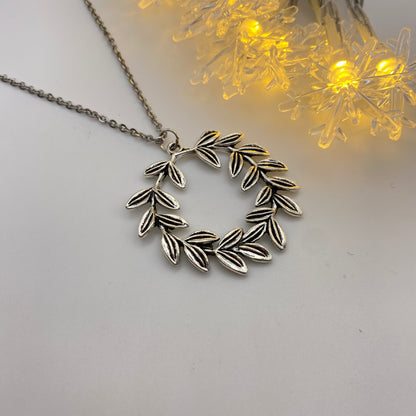 Big Silver Wreath Necklace